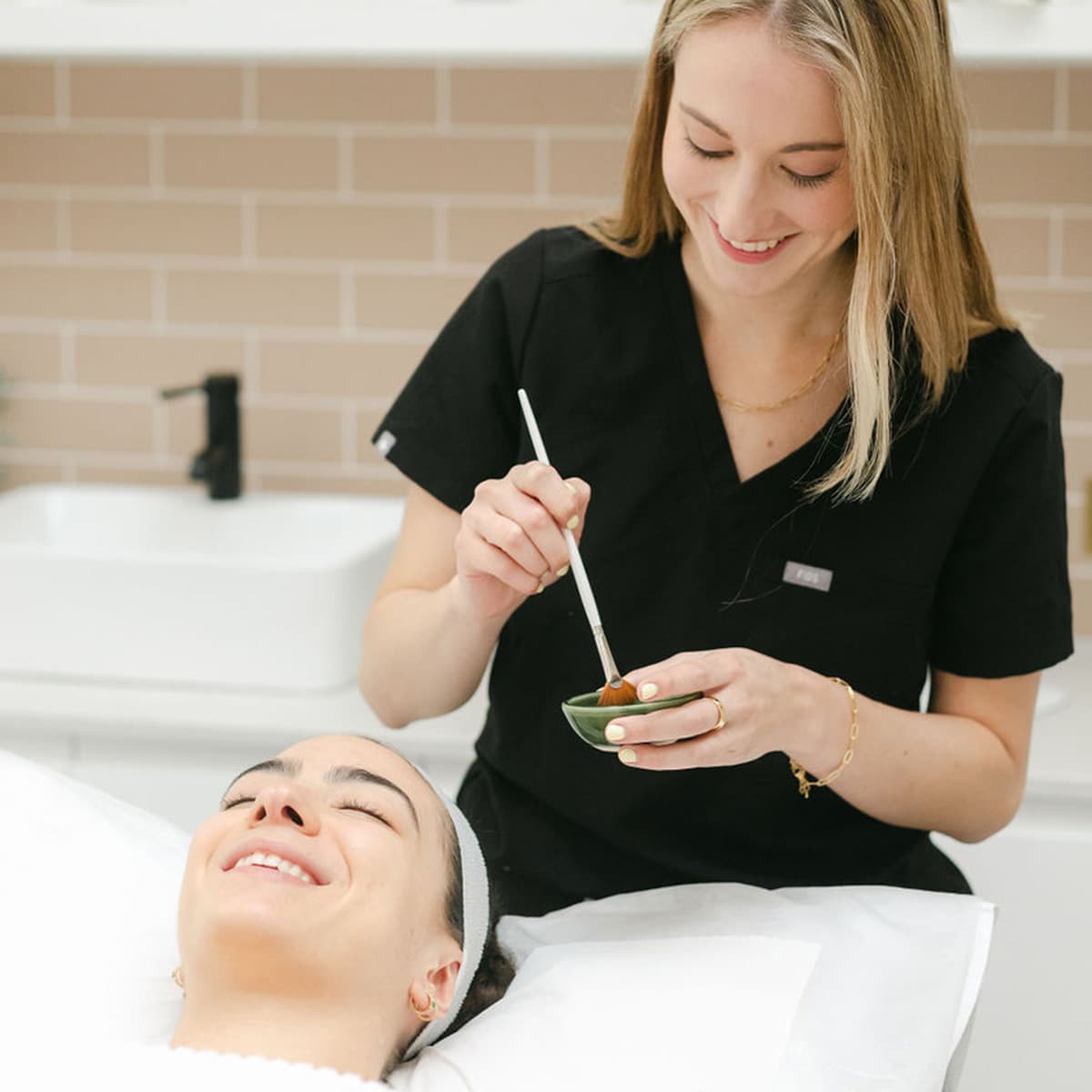 face-brush-application